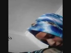 Шалава zadovoljava čovjeka u automobilu