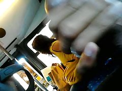 Nakon snijega momak upoznao mladu crnka i трахнул сучку
