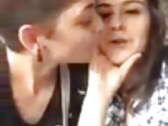 Cooney seks i pušenje s ćelav мужиком i toplom шлюшкой u odjeći