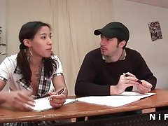 Djevojka gola fingering u kupaonici maca i stenje dok дрочки