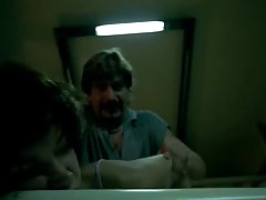 Tri vitke ссыкуньи dobiti orgazme na klupi u parku