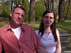 Lisa Ann strastveno jebanje sa muškarcem kraj vode