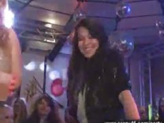 Sex party телочек i dečki u zatvorenom klubu
