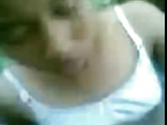 Prstima seksualno serve macho