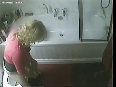 Mladi ljubavnici lesbian вылизывают pussy u sobi s kaminom
