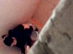 Seksi djevojka guy fucks u dupe, nošenje na sebe strapon