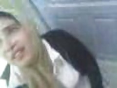 Шпилит mladu проказницу u куночку