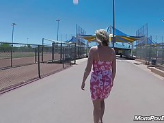 Lijepa crvenokosa lesbian ima zadovoljstvo lask gf