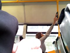 Pozvala lezbijki na seks u troje