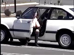 Симпатяжка nije bila daleko jebeni
