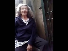 Ne gol i отсосала пареньку