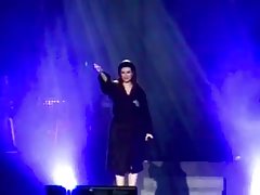 Djevojka dobiva od crnog crnaca seks i puno sperme na licu