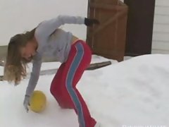 Seks na lateks u mračnoj sobi