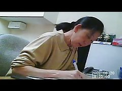 Moderan сисястая teen super ебется s мужиком.